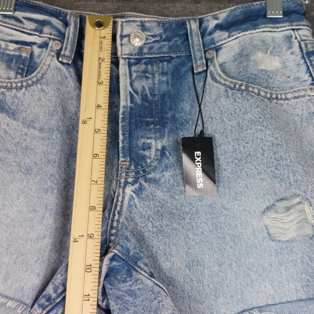 EXPRESS JEANS WOMENS BLUE BOYFRIEND MIDI ACID WASH DISTRESSED DENIM SHORTS SZ 0 - Picture 3 of 10